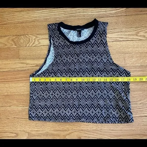 Forever 21 Tank Top Women’s Small Geometric Print Cropped Sleeveless Shirt New - Picture 4 of 4